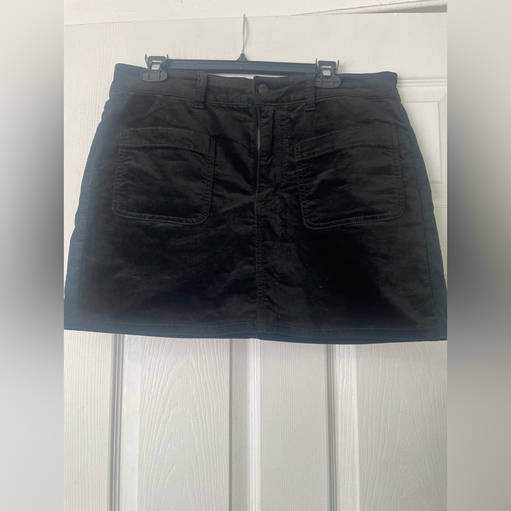 American Eagle Outfitters Black Velvet Mini Skirt with Front Pockets